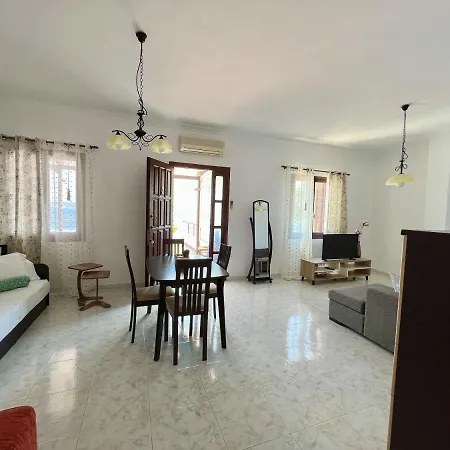 Maya Mallis Seaview 3 Adamantas (Milos)