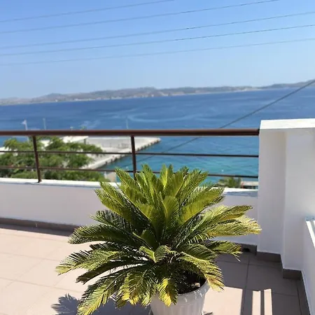 Maya Mallis Seaview 3 Apartment